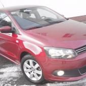 красный Фольксваген Поло