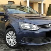 синий Фольксваген Поло