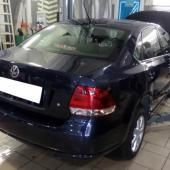 синий Фольксваген Поло