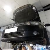 Фольксваген Поло на подъемнике