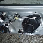 дверь Фольксвагена Поло без обшивки