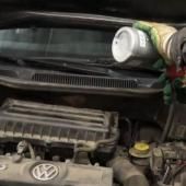 заливаем новое масло в МКПП