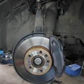 тормозной диск с суппортом Фольксваген Туарег