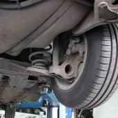 проверка Фольксваген Пассата на подъемнике