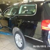 черный Пассат на подъемнике