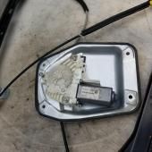 Снятый механизм стеклоподъемника