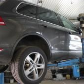 Фольксваген на подъемнике