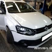 белый VW в сервисе