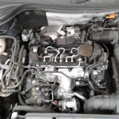 двигатель под капотом