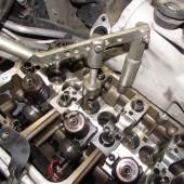 Рассухаривание клапана для замены маслосъемного колпачка