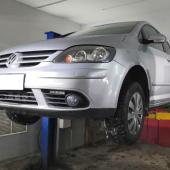 Подготовка Фольксваген к замене рулевых наконечников