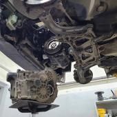 Демонтаж коробки для замены сцепления ДСГ