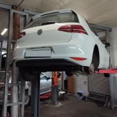 Подготовка Фольксваген к замене тормозных шлангов