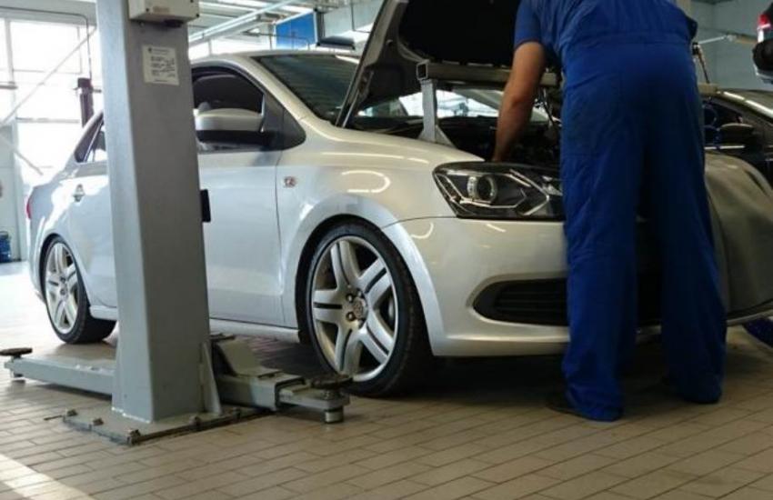 Поло в автосервисе