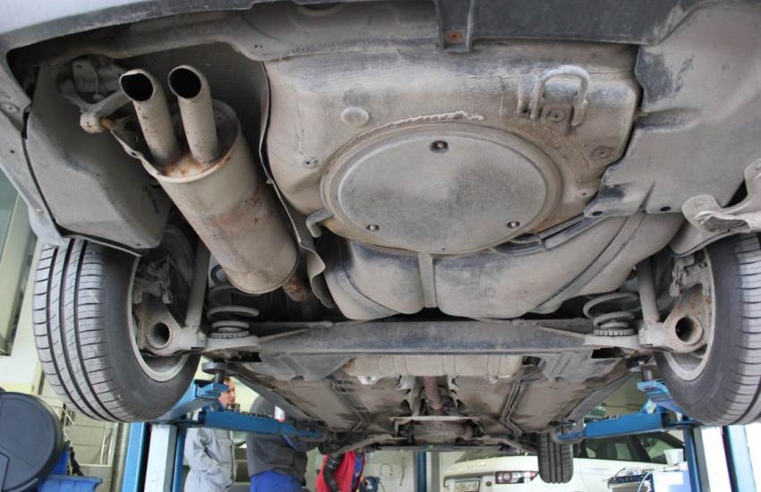 Фольксваген на подъемнике