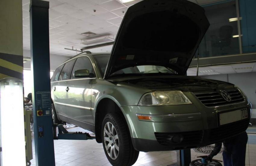 Пассат на подъемнике