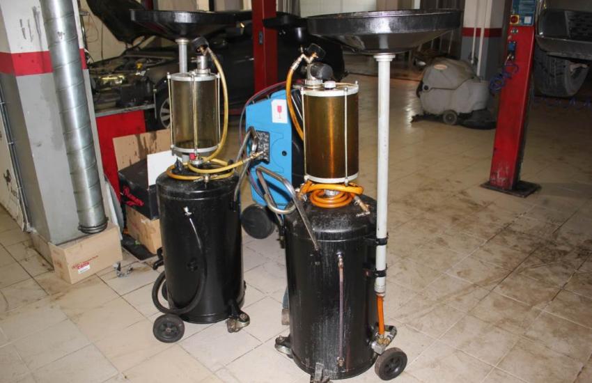 старое моторное масло