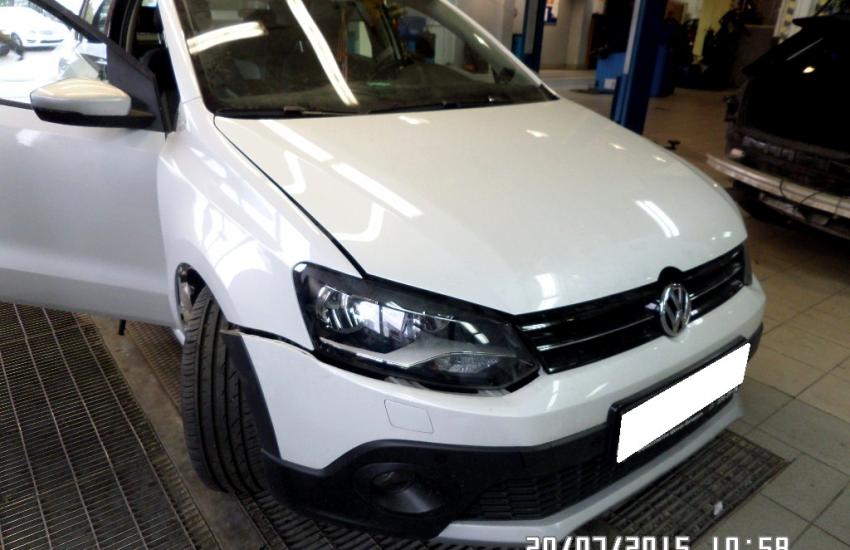 белый VW в сервисе