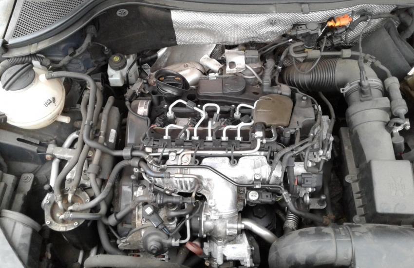 двигатель под капотом