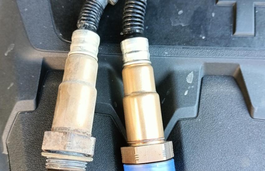 Новый и старый лямбда-зонды Фольксваген