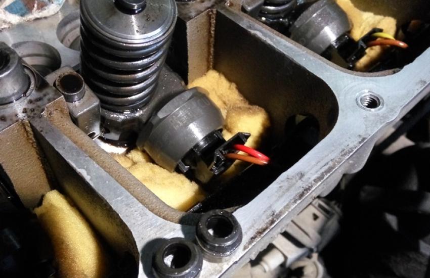 Замена маслосъемных колпачков Фольксваген