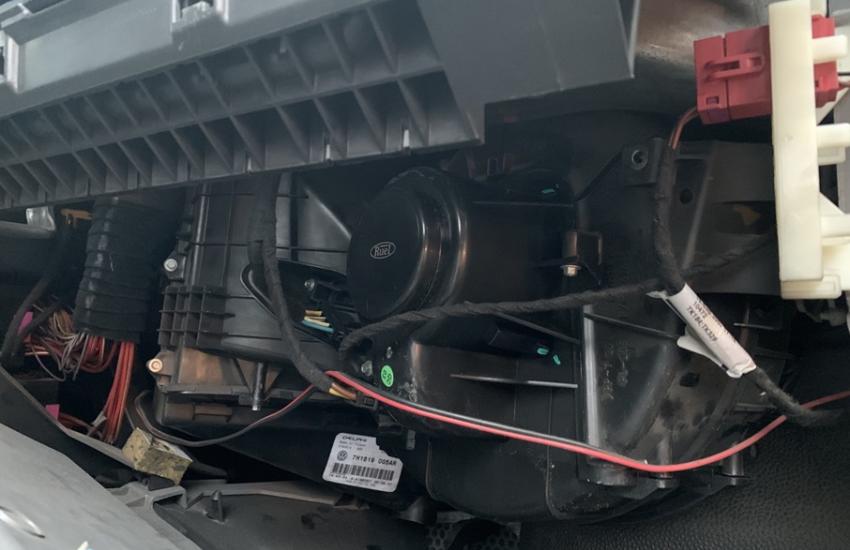 Замена моторчика печки Фольксваген