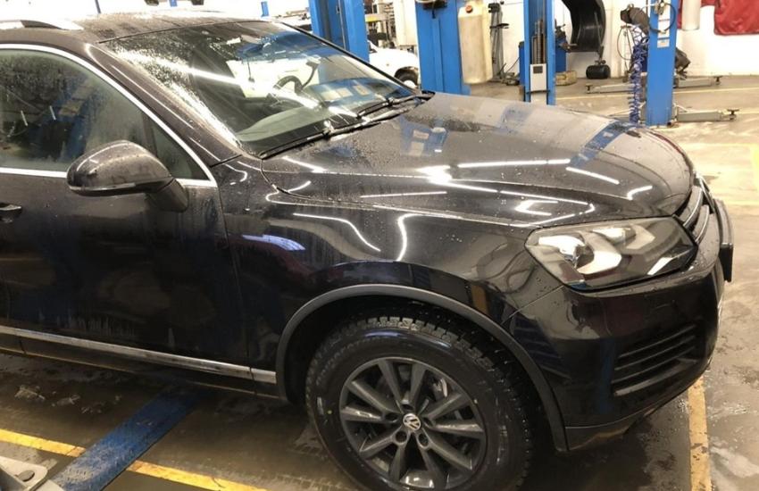 Подготовка Фольксвагена к замене подушки двигателя