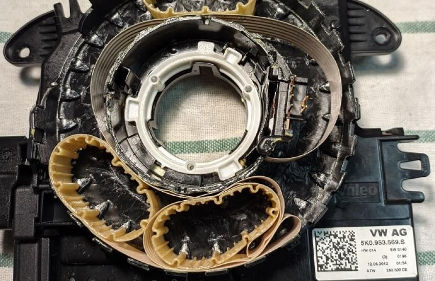 Характерные поломки подрулевого шлейфа Фольксваген