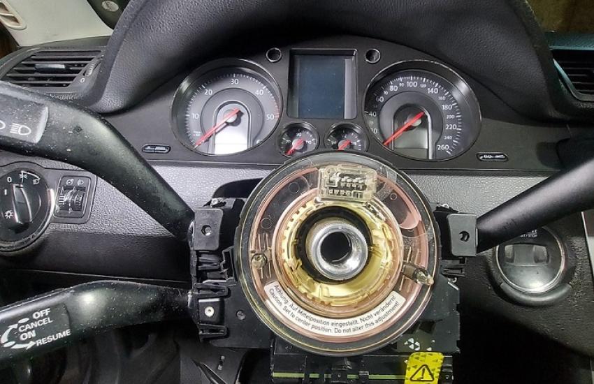 Замена подрулевого шлейфа Фольксваген