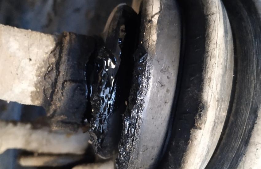 Повреждение, при котором нужна замена пыльника ШРУС Фольксваген