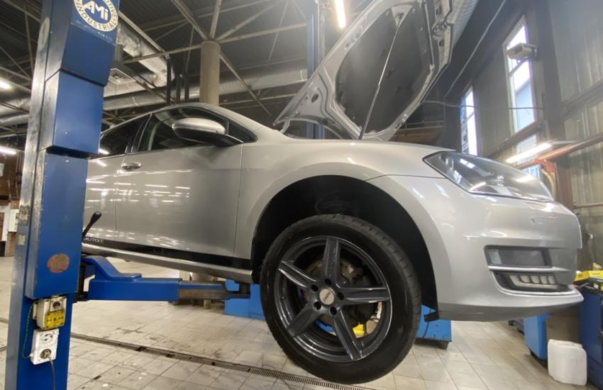 Подготовка Фольксваген к замене сальника АКПП