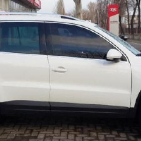 Фольксваген Тигуан сбоку