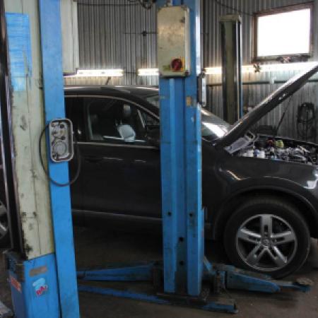 Фольксваген Туарег в автотехцентре