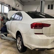 Фольксваген поло седан на подъемнике