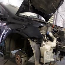 поло седан со снятым бампером