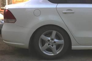 белый Поло сбоку