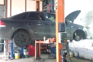 Фольксваген Поло на подъемнике