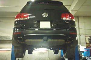 Фольксваген Туарег на подъемнике