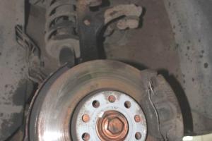 замена колодок на Пассате