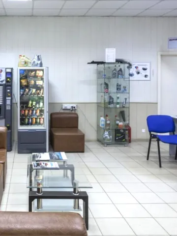 диваны в зоне ожидания